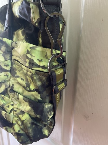 Bolso de Mano/Bolso de Hombro Lululemon Athletica Camuflaje Verde y Negro - Imagen 6 de 18