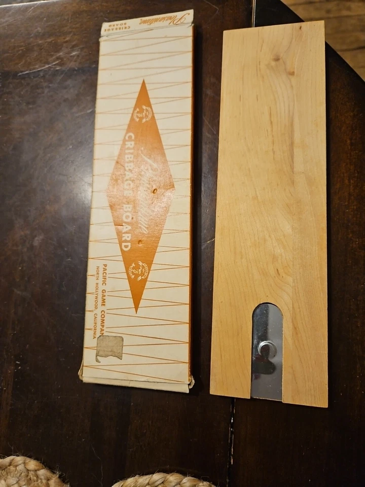EUC Vintage 2 Lane Pleasantime Wooden Cribbage Board #705 4 Pins Original Box - Image 2 of 3