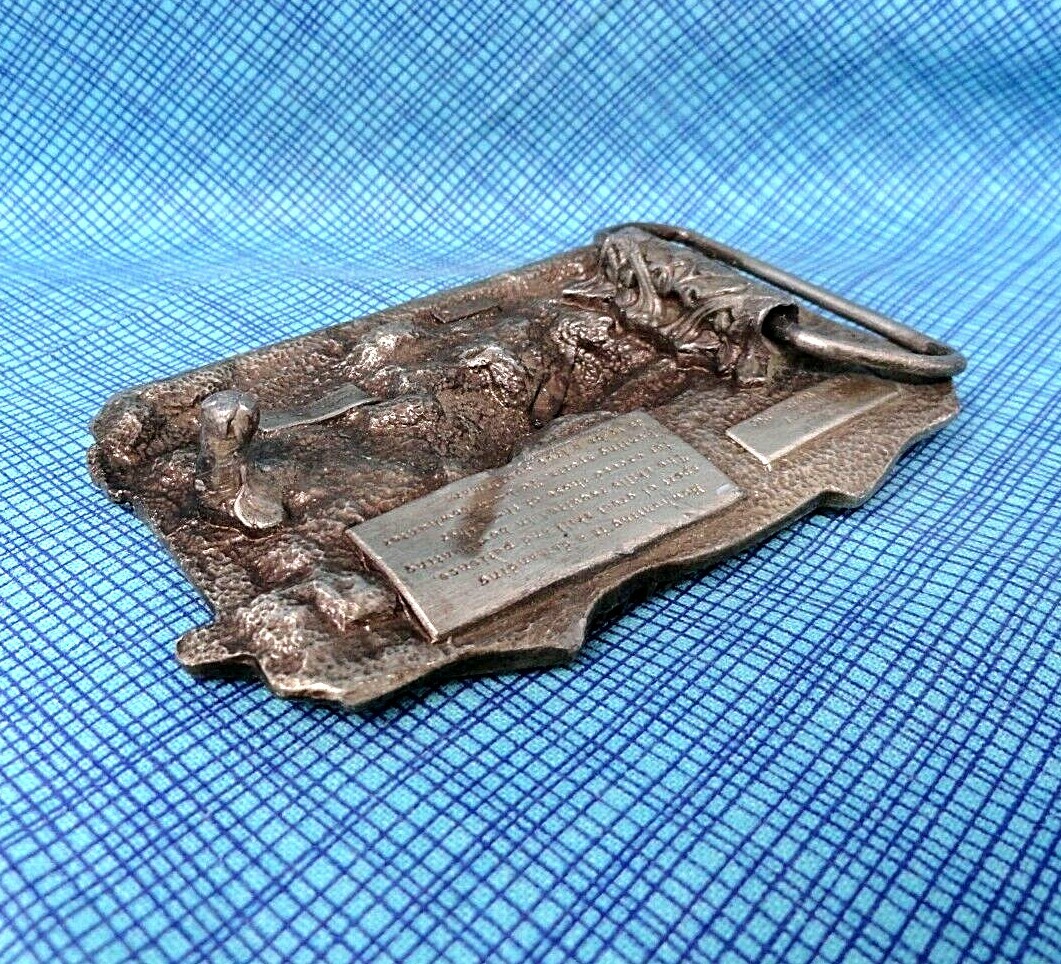 Bowhunting Belt Buckle Deer Hunter Nature Mountains Vtg 1983 Bergamot .DBD347