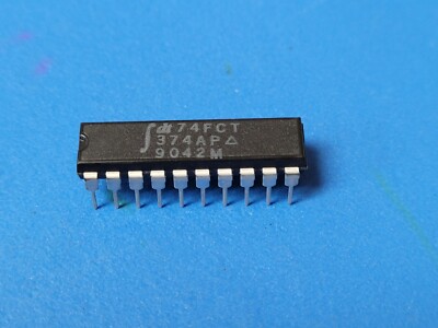 (7 PCS) 74FCT374AP IDT, D Flip-Flop 8-Func Positive Edge Triggered CMOS PDIP20
