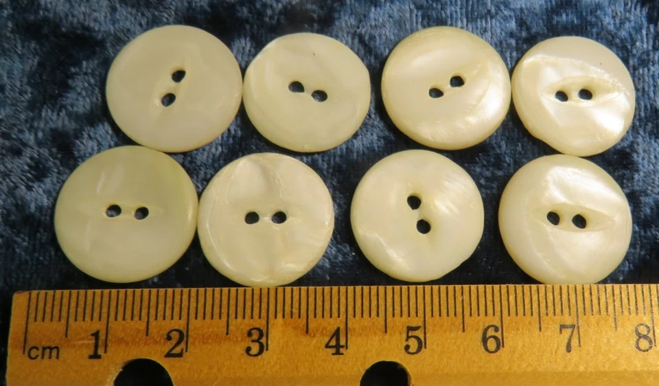 8 Vintage 15 mm 2 hole Mother of Pearl Buttons - Image 2 of 2