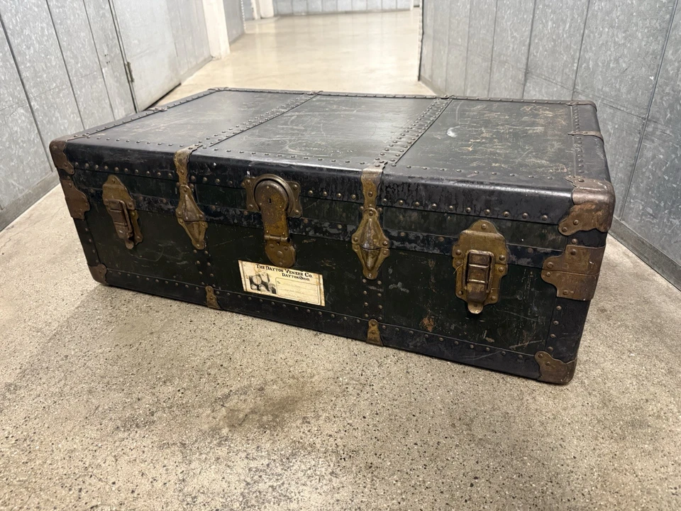 Antique dayton venner Antique Steamer Trunk. Great decor item coffee table etc - Image 2 of 4