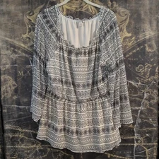 NWOT Cato Women's Top Size L Black White Floral Ruffled 3/4 Sleeve