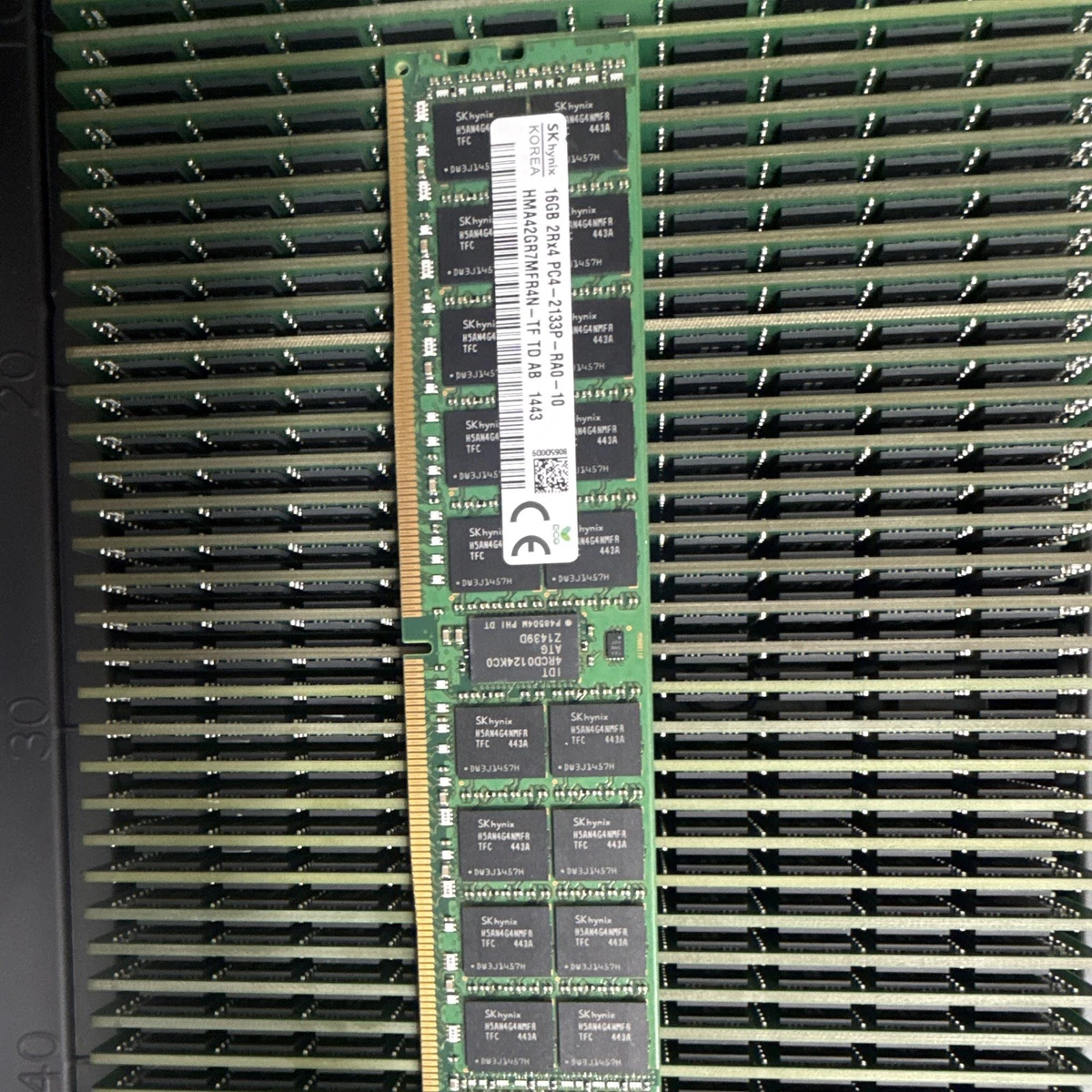 PC4-17000 (DDR4-2133) Bus Speed RDIMM DDR4 SDRAM Memory (RAM) for