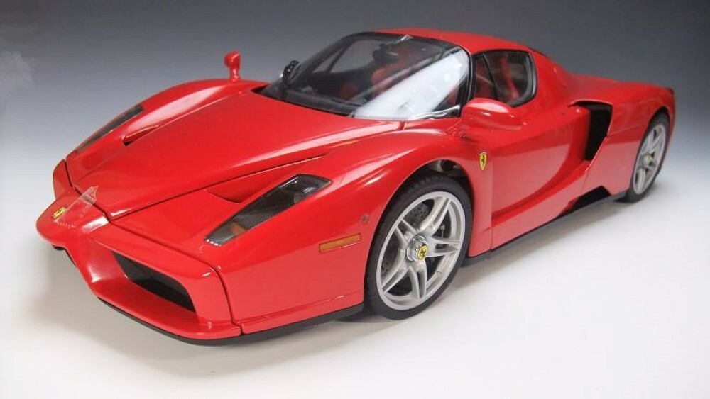 【大幅お値引き‼︎】フェラーリ Enzo Ferrari 1/10スケール ENZO FERRARI 1/10 Diecast Model Unassembled Complete Set