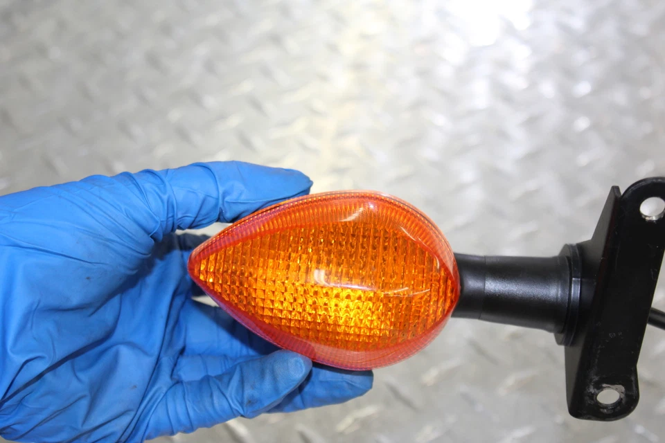 Yamaha FZ07 2015 luz intermitente trasera izquierda indicador daños Foto 2 de 4