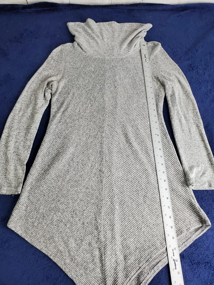 Suéter para mujer IZ Byer gris medio cuello capucha mangas largas dobladillo en V pulóver Foto 3 de 4