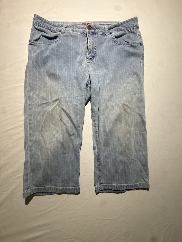 Smith’s Womens Size 14 Pinstripe Capri Jeans Cropped Blue Denim Embroidered