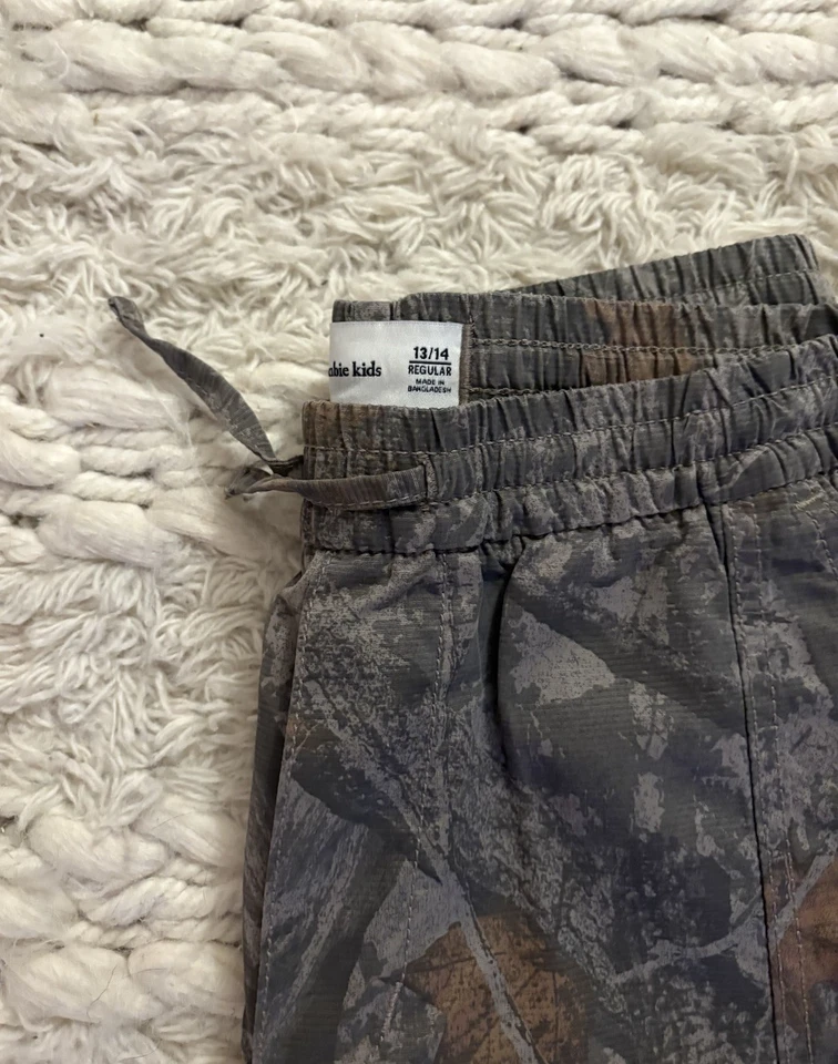 Pantalones Jogger Abercrombie Niños Camuflados Bolsillos Carga Jóvenes Niños Talla 13/14 Regular Foto 3 de 4