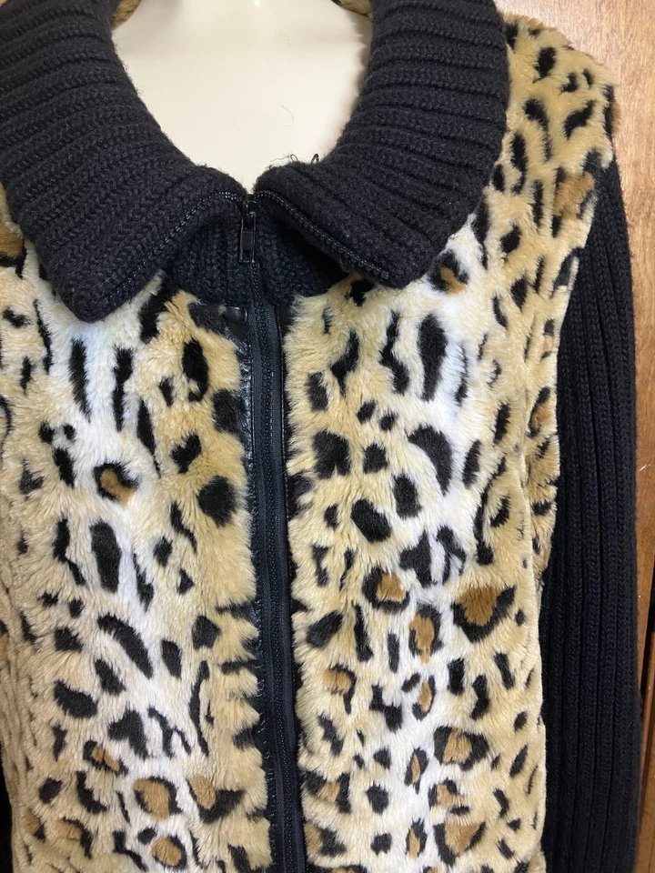 Abrigo suéter DENNIS BASSO imitación piel de leopardo, cremallera, con bolsillos con cremallera - talla 1X Foto 2 de 4