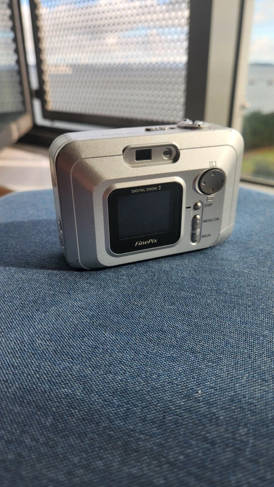 Fujifilm FinePix A202, photo 2 of 5