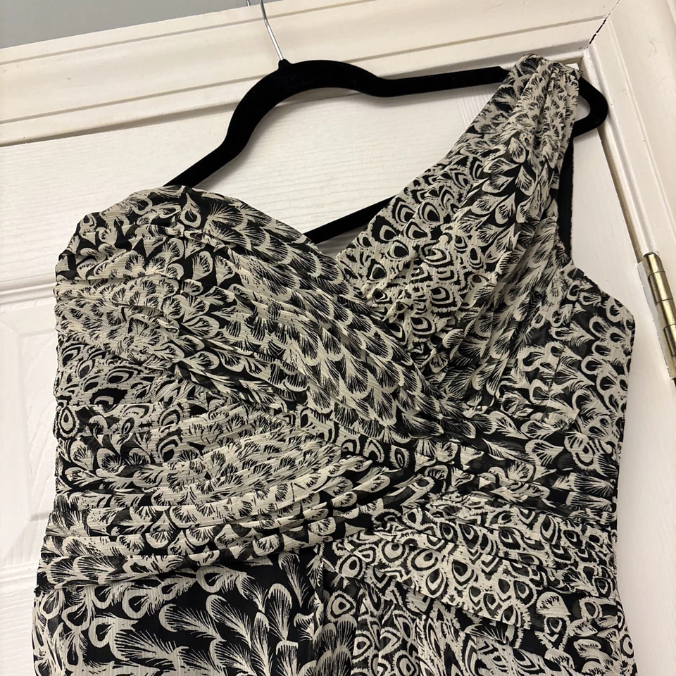 Max And Cleo One Shoulder Dress Chiffon Black And Champagne Size 8. Lined. - Image 3 of 4