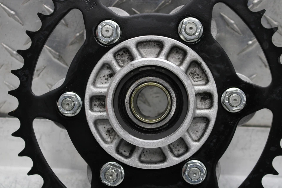 Ducati Monster 695 2008 buje trasero con piñón 42T Foto 2 de 4