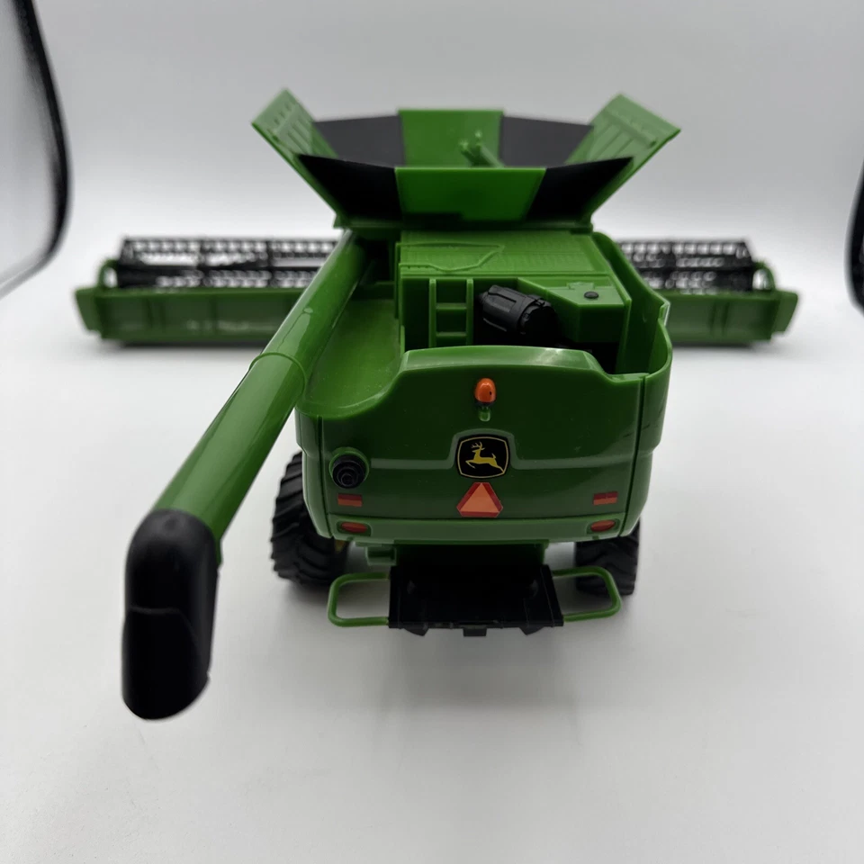 John Deere S680 Green Combine Harvester Tractor 1/32 Plastic ERTL Toy Medium - Image 4 of 4