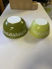 Vintage Pyrex Mixing bowls Spring Blossom Green Crazy Daisy 2 Pc Set