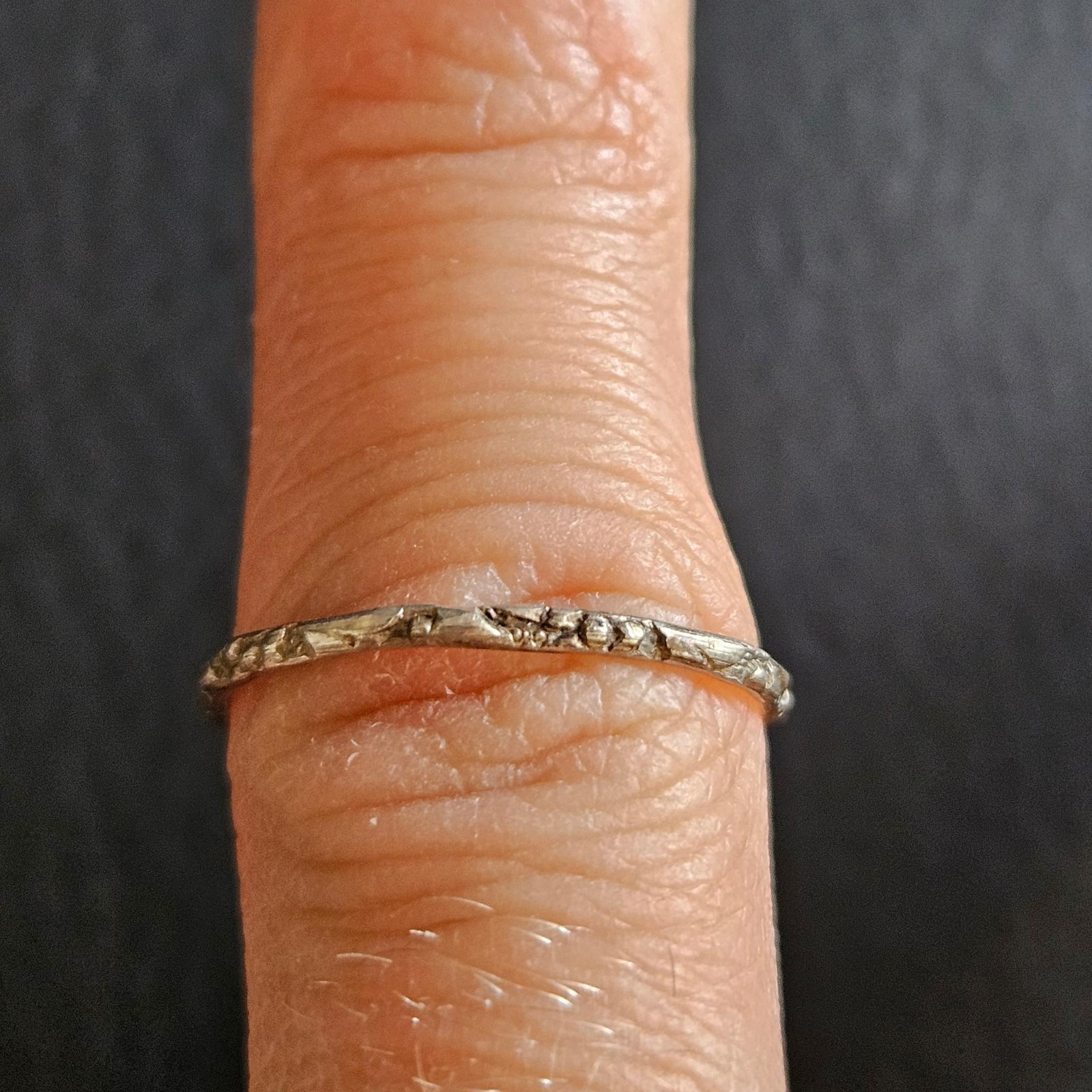 Bague fine argent massif gravée de motifs aléatoi… - image 5