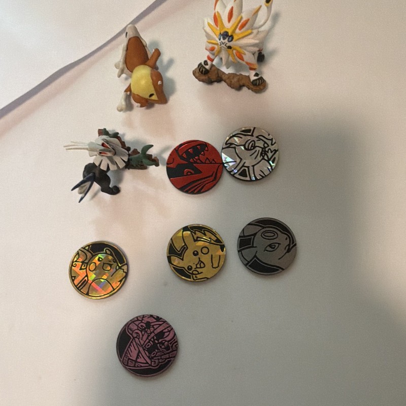 Pokémon Flip Coins Lot of 6, 1.5 in Multicolor & 3 mini figures