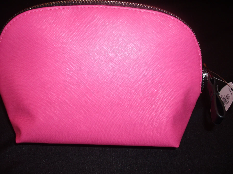 BOLSO CON CREMALLERA MAQUILLAJE VICTORIA'S SECRET LOVE VS ROSA *BOLSA - ¡¡TAN LINDO!!! Foto 2 de 2