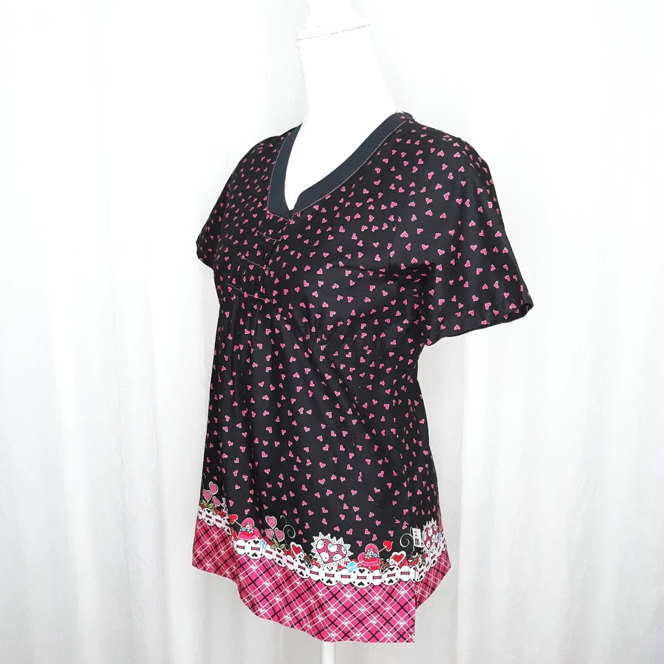 Blusa Médica Mary Engelbreit™ Corazones y Flores Detallada Fruncida Talla XS Usada Foto 3 de 4