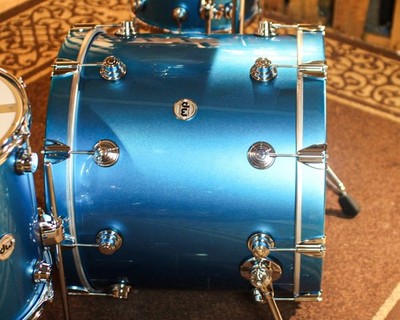DW Collector's Maple SSC Laser Blue Drum Set 22,8,10,12,14,16,18