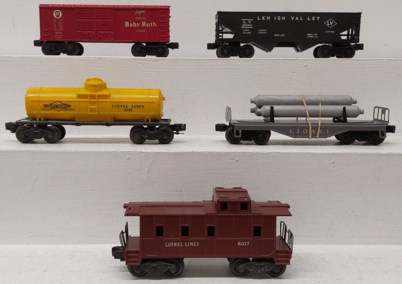 Lionel Vintage O Assorted Freight Cars: Sunoco, Lehigh Valley: 6015,6017 [5]