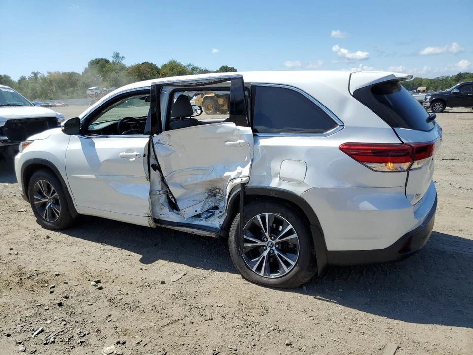 Used Rear Right Door Assembly Rear Side fits: 2018 Toyota Highlander w/o automat - Imagem 2 de 4