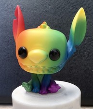 FIGURA DE VINILO STITCH DISNEY LILO & STITCH #1045 ORGULLO ARCO IRIS FUNKO POP CON CAJA