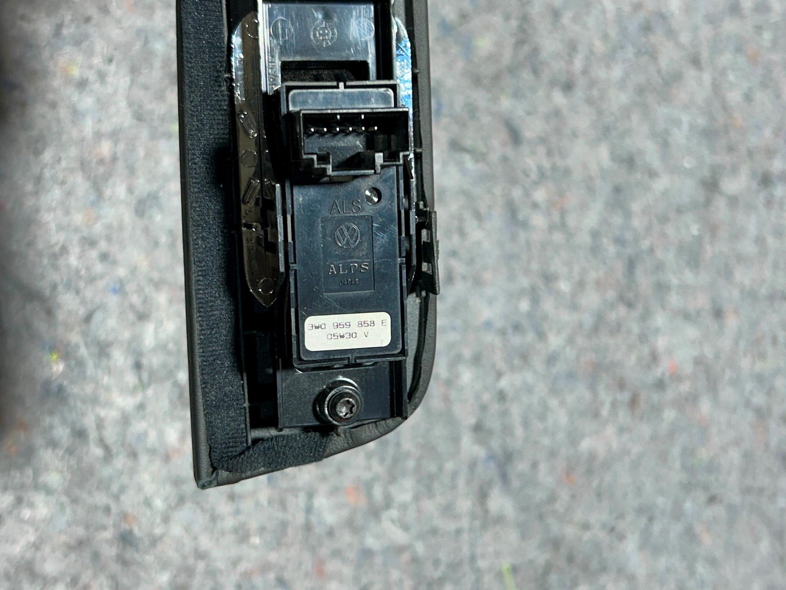 06-11 BENTLEY FLYING SPUR LEFT REAR WINDOW SWITCH OEM 