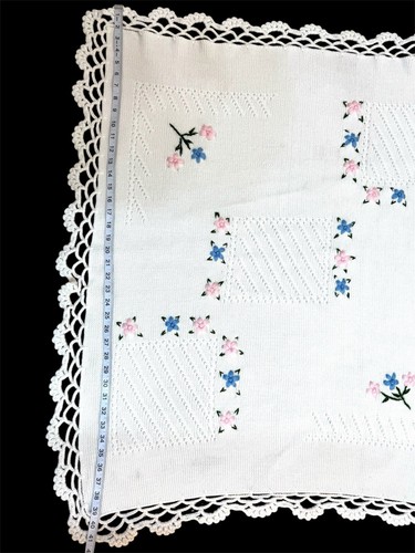 Handmade Dainty White Floral Crocheted and Embroidered Blanket /Throw VTG - Picture 3 of 5