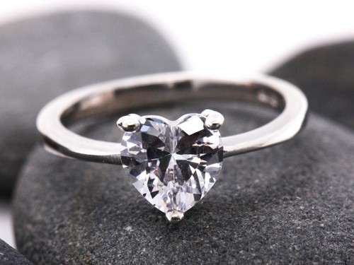 Argent Sterling 925 Coeur Coupe Zircone Fiançailles Bague Solitaire Taille J
