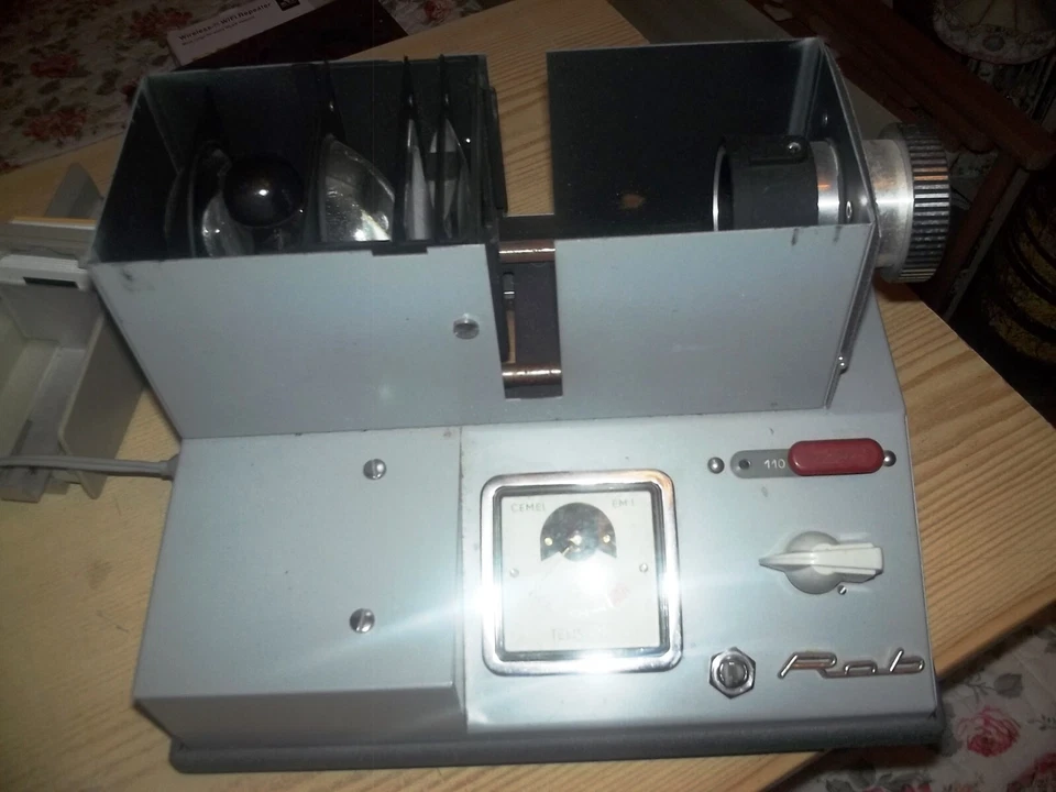 Projecteur diapositives  ROB   parfait état de fonctionnement - Photo 4/4