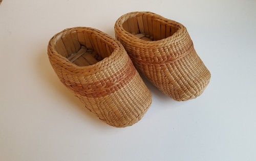 Chinese Lady Miniature Lotus Bound Feet Foot Shoes Binding Woven Grass Raffia - Picture 2 of 5