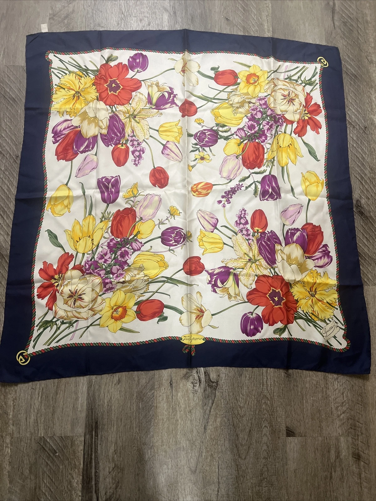 Grande écharpe en soie tulipe Gucci