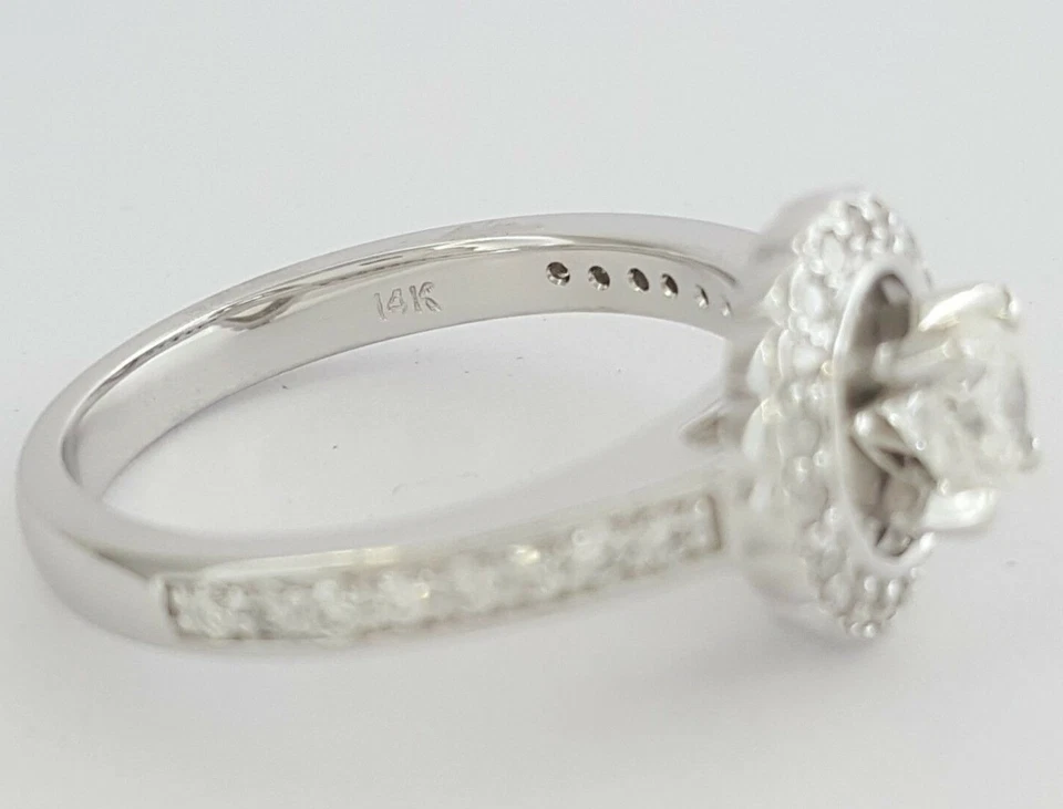 Anillo de compromiso redondo con halo de diamantes talla brillante de oro de 14 quilates de 0,73 quilates Foto 4 de 4