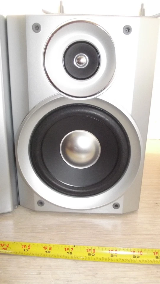 200 Watts Sharp XL-HP700 3 CD Changer AM/FM Cassette Stereo Component System - Image 4 of 4