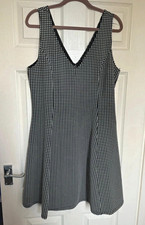 Forever 21 Size 20 Black/White Check V-Neck Sleeveless Skater Fit & Flare Dress