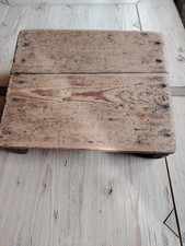 Antico  Sgabello Poggiapiedi  Inclinato In Legno Di Abete