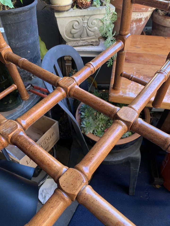 Mesa de centro de vieira Baker Hollywood Regency patas de bambú sintético. Foto 4 de 4