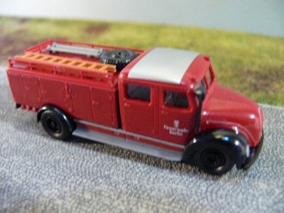 1:87 Brekina BMW 3.0 Si rubinrot-metallic #13606