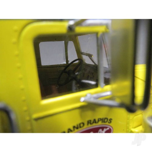 AMT Peterbilt 359 Wrecker Plastic Kit - Picture 12 of 12