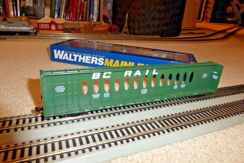 Walthers Mainline 72' Centerbeam flatcar BC Rail green #871568 - Picture 2 of 8