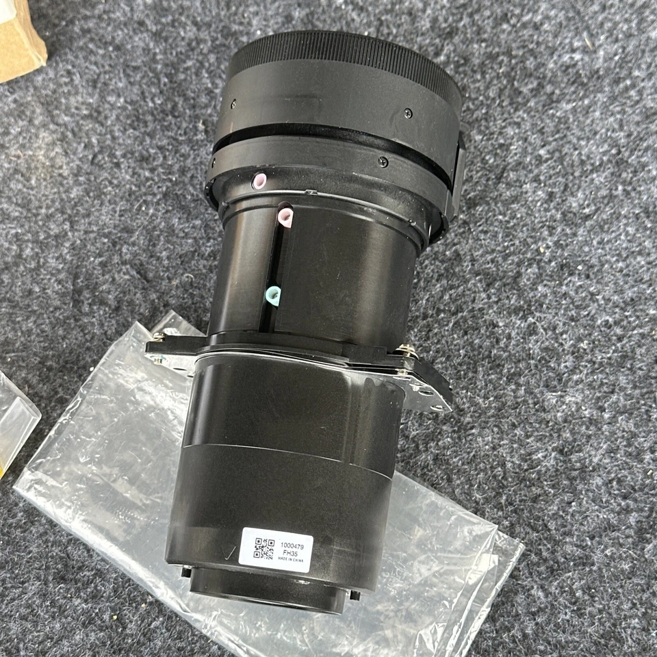 "Lente zoom de enfoque corto Sony VPLL-Z1024 16-22 pies tiro 100"" diagonal" Foto 4 de 4