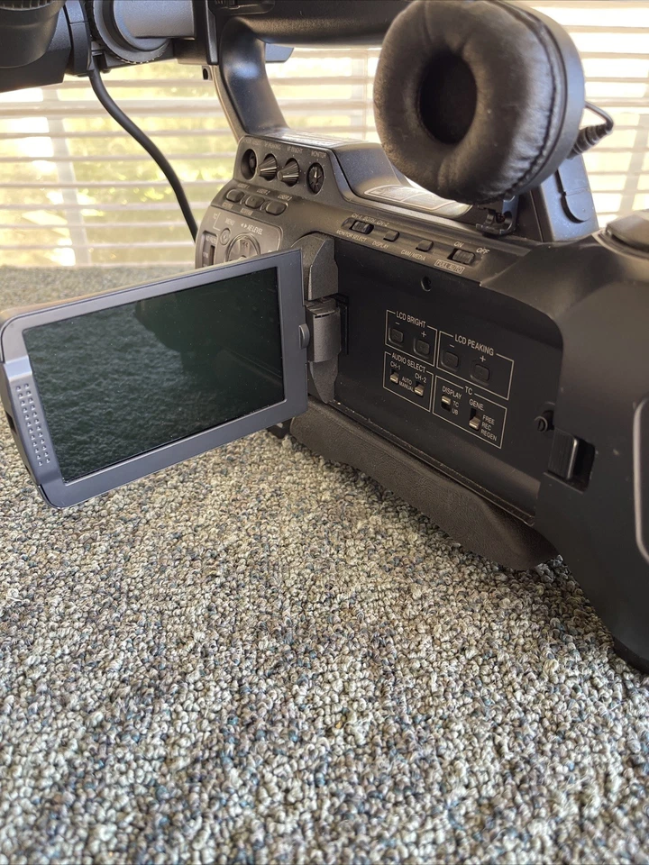 JVC GY-HM750U Camcorder Body Pro HD Solid State HM750 Camera - FREE SHIPPING - Image 4 of 4