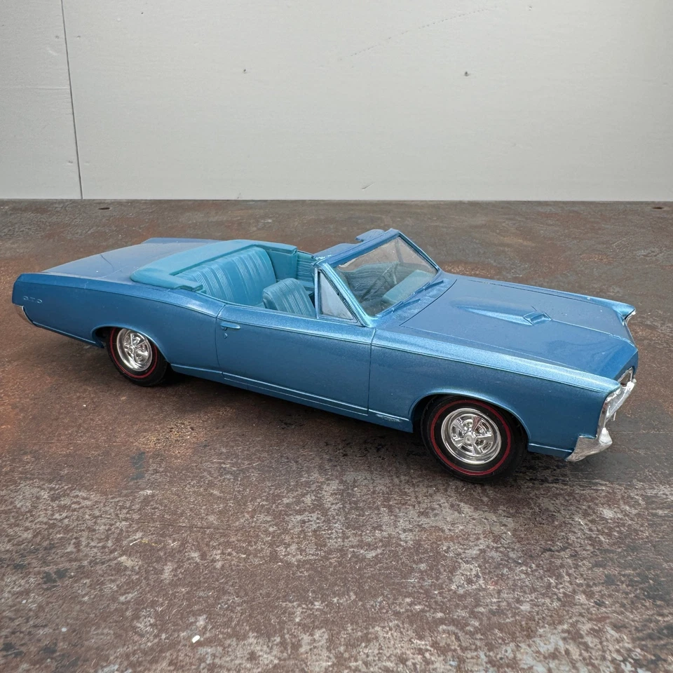 Pontiac GTO 1967 convertible de colección concesionario modelo de coche promocional azul Foto 3 de 4