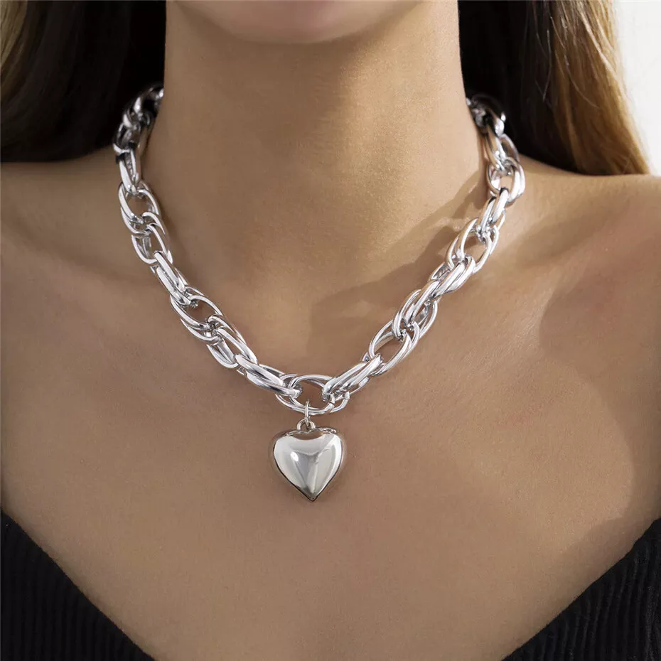 Necklace in hotsell fashion