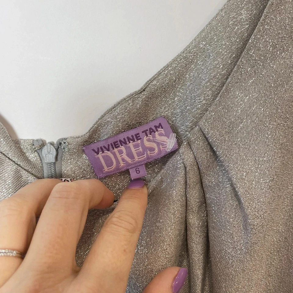 Vestido Vivienne Tam Sin Mangas Metálico Línea A Mujer 6 Plateado Mezcla Seda Formal Foto 2 de 4