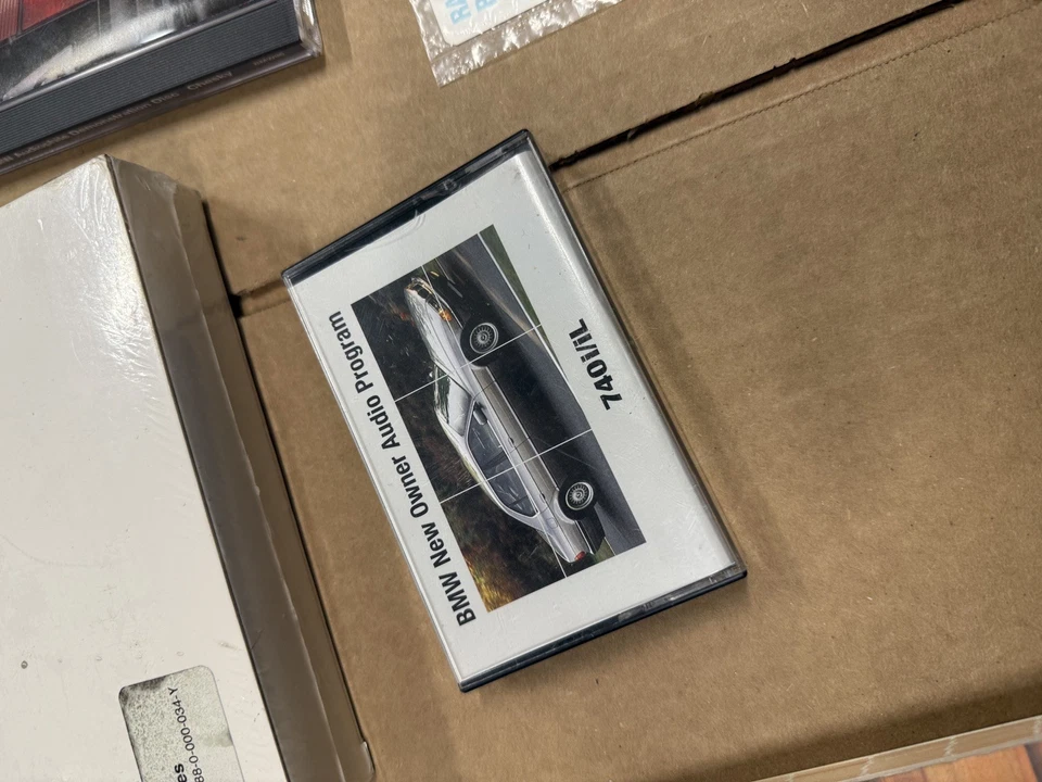 BMW E38 1999 2000 01 Manual del propietario Juego de libros y estuche/Completo 740i 740il 750il Foto 3 de 4