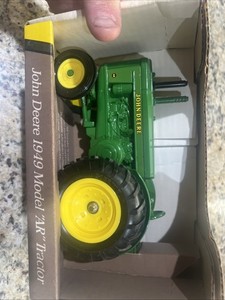 Ertl #5680 John Deere 1949 Model AR Tractor 1:16 Diecast 