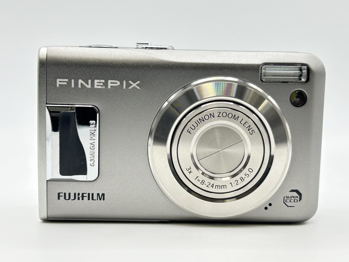 デジタルカメラ FUJIFILM FinePix F31fd Near Mint] Fujifilm FinePix F31fd Silver 6.3MP Digital Compact