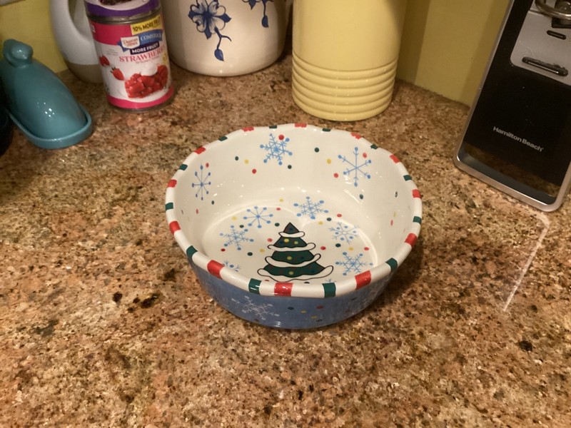Temptations by Tara 8.5” Round Christmas Tree Baking Dish 1.5 Qt